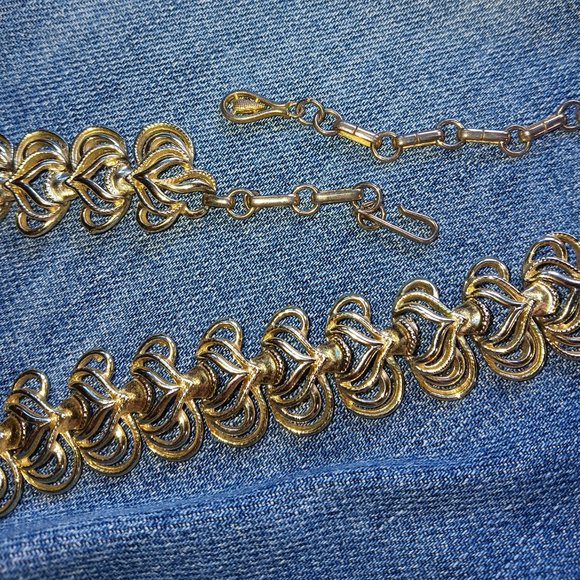 Coro Vintage Goldtone Necklace - Picture 10 of 11